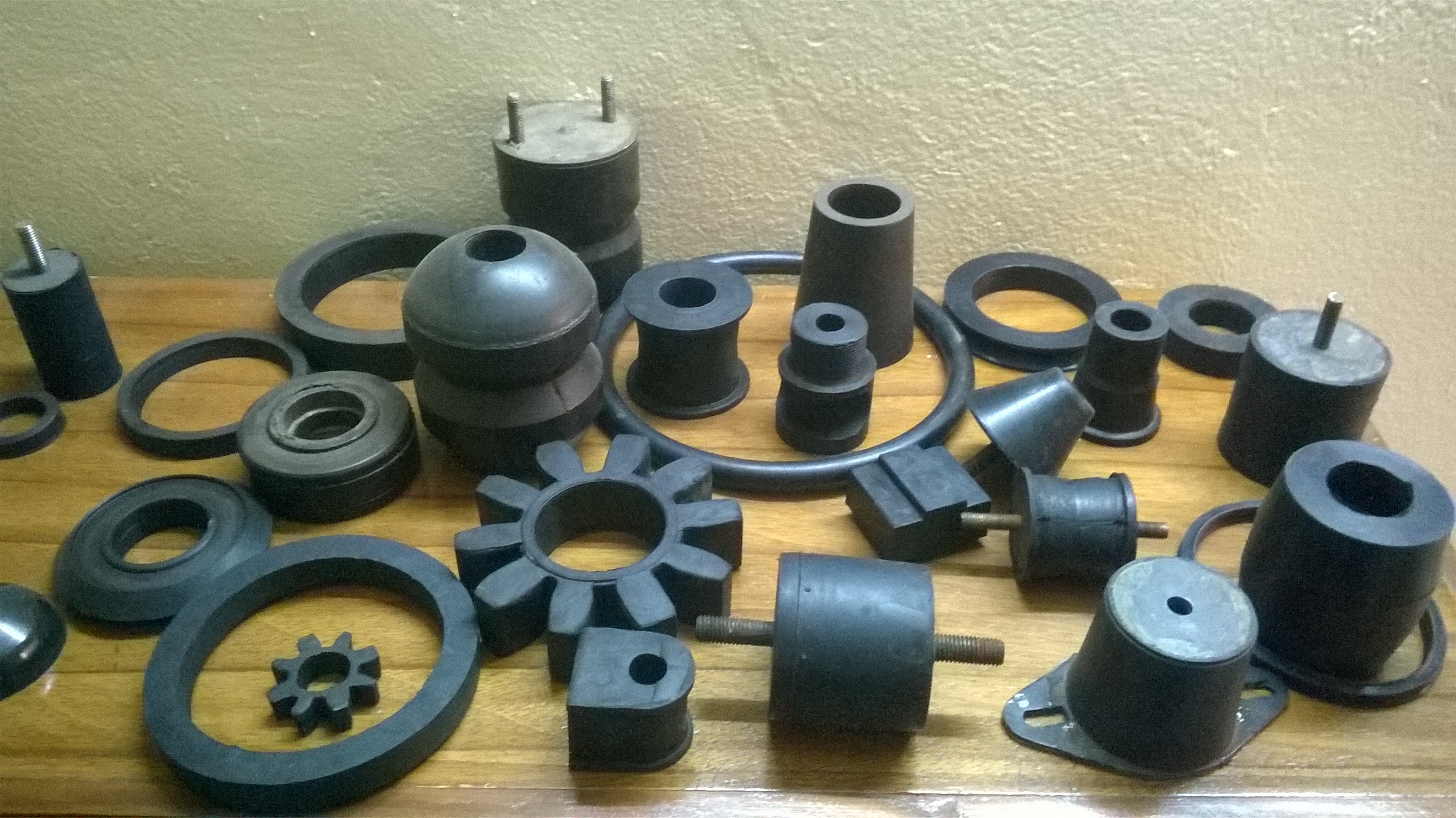 Rubber moulded parts workshop  Poly Services Industrie